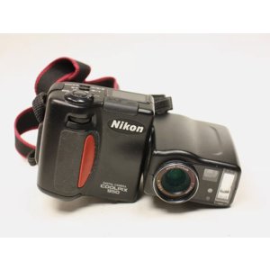 Nikon Coolpix 950 Digital Point and Shoot Camera Retro Design Selfie Screen