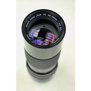 FD 100-200mm 1:5.6 Zoom Lens w/ Caps